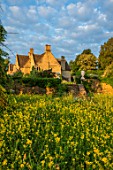ASTHALL MANOR, OXFORDSHIRE: MEADOW WITH THE MANOR HOUSE IN BACKGROUND. ENGLISH, COUNTRY, GARDEN