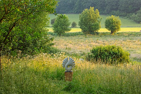 ASTHALL_MANOR_OXFORDSHIRE_SUNRISE_WINDRUSH_VALLEY_MEADOW_SCULPTURE_CAMARINA_BY_JUDE_TUCKER