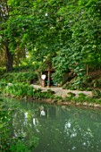 ASTHALL MANOR, OXFORDSHIRE: POOL, POND, LAKE, WOODEN SUMMERHOUSE, ENGLISH, COUNTRY, GARDEN