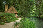 ASTHALL MANOR, OXFORDSHIRE: PATH, POOL, POND, LAKE, WOODEN SUMMERHOUSE, ENGLISH, COUNTRY, GARDEN, THATCHED, OUTBUILDING, GAZEBO