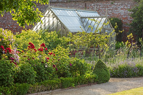 THE_WALLED_GARDEN_AT_COWDRAY_WEST_SUSSEX_PATHS_BOX_PARTERRE_BORDERS_ROSES_RED_FLOWERS_ENGLISH_COUNTR