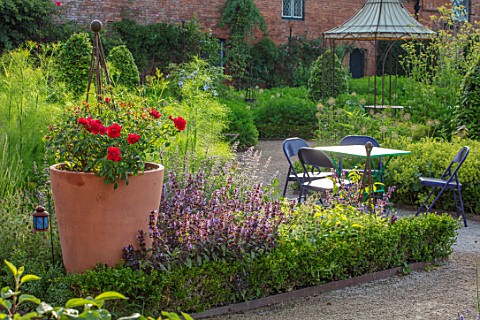 THE_WALLED_GARDEN_AT_COWDRAY_WEST_SUSSEX_ENGLISH_COUNTRY_GARDEN_BOX_EDGED_BORDERS_CONTAINER_ROSES_TA