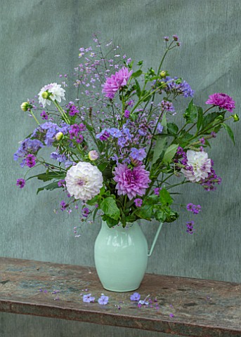 CLAUS_DALBY_GARDEN_DENMARK_BOUQUET_OF_FLOWERS_BY_CLAUS_DALBY_IN_PINK_AND_WHITE__DAHLIA_EVELYNE_AND_B