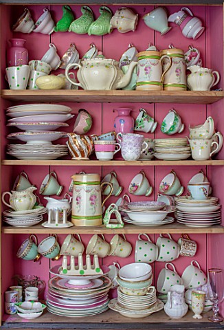 PYTTS_HOUSE_OXFORDSHIRE_CABINET_IN_KITCHEN_PAINTED_PINK_WITH_CROCKERY