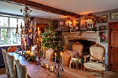 PYTTS HOUSE, OXFORDSHIRE: CHRISTMAS, CLASSIC DINING ROOM, TREE, CANDLES, FIREPLACE, TABLE, CHAIRS