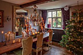 PYTTS HOUSE, OXFORDSHIRE: CHRISTMAS, CLASSIC DINING ROOM, TREE, CANDLES, TABLE, CHAIRS