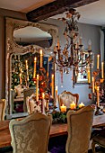 PYTTS HOUSE, OXFORDSHIRE: CHRISTMAS, CLASSIC DINING ROOM, CANDLES, TABLE, CHAIRS, MIRROR