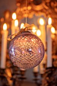PYTTS HOUSE, OXFORDSHIRE: CHRISTMAS, CLASSIC DINING ROOM, CANDLES AND BAUBLES ON TREE