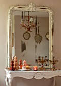 PYTTS HOUSE, OXFORDSHIRE: CLASSIC BEDROOM, GOLD, BURNT ORANGE: CHRISTMAS, CANDLES, PAPER DECORATIONS, MIRROR