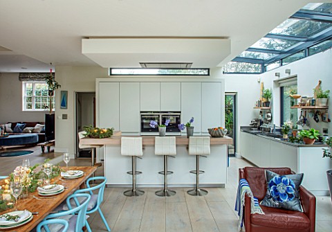 GIBBONS_CROFT_WEST_CLANDON_SURREY_OPEN_PLAN_KITCHEN_DINING_ROOM_KITCHEN_ISLAND_UNIT_TABLE_CHAIRS