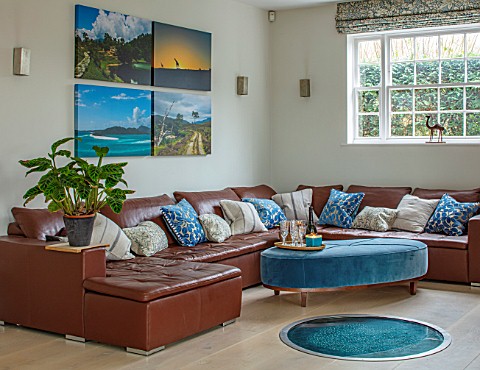 GIBBONS_CROFT_WEST_CLANDON_SURREY_OPEN_PLAN_LIVING_AREA_FAMILY_SEATING_AREA_LARGE_LEATHER_SOFA_CUSHI