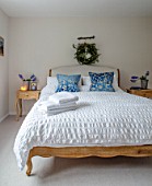 GIBBONS CROFT, WEST CLANDON, SURREY: BEDROOM, NEUTRAL COLOURS, WHITE, BLUE CUSHIONS