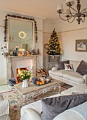 AMANDA KNOX HOUSE GRANTHAM: LIVING ROOM, CHRISTMAS, TREE, LOUNGE, FIREPLACE, MIRROR