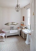AMANDA KNOX HOUSE GRANTHAM: BATHROOM: CLASSIC BATH AND CHAIR, MIRROR
