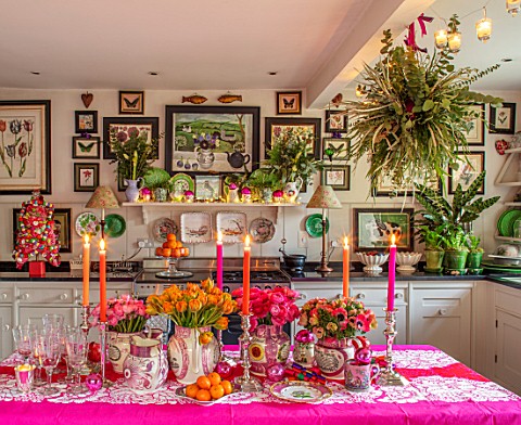 BUTTER_WAKEFIELD_HOUSE_LONDON_CHRISTMAS__KITCHEN__PINK_TABLECLOTH_CANDLES_TULIPS_ANEMONES_RANUNCULUS