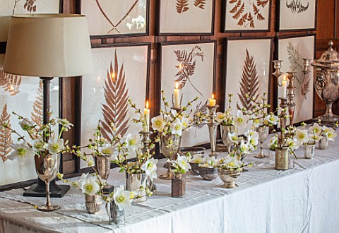 WARDINGTON_MANOR_OXFORDSHIRE_FLORIST_SHANE_CONNOLLY__DINING_ROOM_CANDLES_VASES_CONTAINERS_WITH_CHRIS