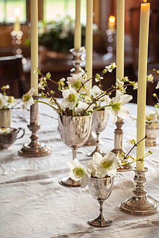 WARDINGTON_MANOR_OXFORDSHIRE_FLORIST_SHANE_CONNOLLY__DINING_ROOM_CANDLES_VASES_CONTAINER_WITH_CHRIST