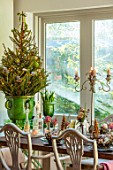 MERRYWOOD, JACKY HOBBS HOUSE, LONDON: DINING AREA, WOODEN DINING TABLE, CHRISTMAS PLACE SETTINGS, GREEN GLAZED CONTAINER, CHRISTMAS TREE