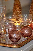 MERRYWOOD, JACKY HOBBS HOUSE, LONDON: WHITE KITCHEN, CHRISTMAS: CANDLES, TRAY, BRONZE AND GOLD DECORATIONS, CHAMPAGNE GLASSES