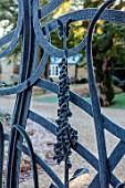 THE OLD RECTORY, QUINTON, NORTHAMPTONSHIRE: DESIGNER ANOUSHKA FEILER: METAL FRONT GATE WITH FOXGLOVE SCULPTURE, ORNAMENT, WINTER, FROST