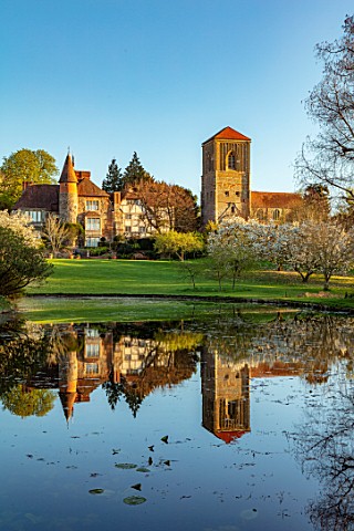 LITTLE_MALVERN_COURT_WORCESTERSHIRE_THE_COURT_AND_LITTLE_MALVERN_PRIORY_REFLECTED_IN_LAKE_SPRING_LAK