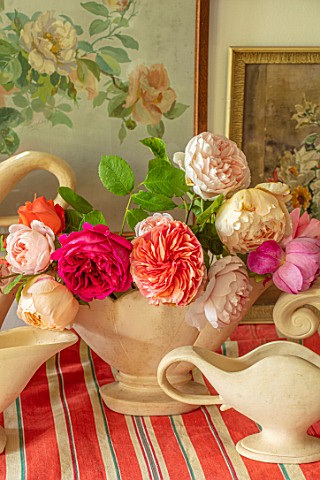 THE_LAND_GARDENERS_WARDINGTON_MANOR_OXFORDSHIRE_CONSTANCE_SPRY_VASES_WITH_ROSES_ON_STRIPEY_TABLECLOT