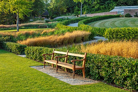 THE_NEWT_IN_SOMERSET_LAWN_SEAT_SEATING_GRASSES_HORNBEAM_HEDGES_HEDGING_JULY_ENGLISH_COUNTRY_GARDEN