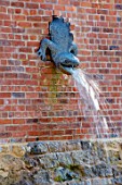 THE NEWT IN SOMERSET: NEWT WALL MOUNTED FOUNTAIN, WATER, FEATURE, SPOUT