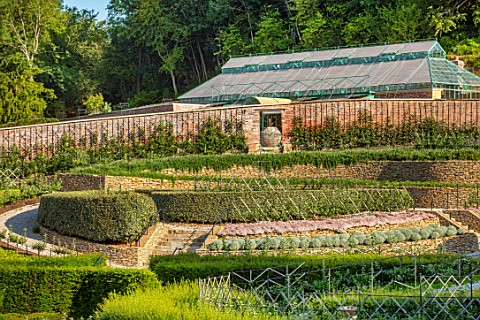 THE_NEWT_IN_SOMERSET_PARABOLA_WALLED_GARDEN_GREENHOUSE_MAZE_OF_APPLES_WALLS