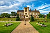 CANONS ASHBY, NORTHAMPTONSHIRE, THE NATIONAL TRUST: GRAVEL PATH, SUNDIAL, STEPS, HOUSE, LAWN, JULY