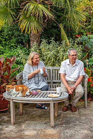 WATERDALE_WEST_MIDLANDS_OWNERS_ANNE_AND_BRIAN_BAILEY_SITTING_AT_TABLE_AND_CHAIRS_ENJOYING_A_COFFEE_W