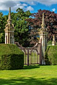 CANONS ASHBY, NORTHAMPTONSHIRE, THE NATIONAL TRUST: GREEN COURT, GATES, YEW TOPIARY