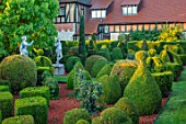 EYTHROPE WALLED GARDEN, BUCKINGHAMSHIRE: THE TOPIARY GARDEN, GREEN, GARDENS, OCTOBER, CLIPPED EVERGREENS, IVY, BOX, BUXUS