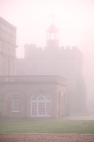 FORDE_ABBEY_SOMERSET_THE_ABBEY_IN_FOG_OCTOBER_FALL_MORNING_LIGHT_MIST
