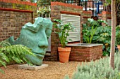 DESIGNER ANTHONY PAUL: SMALL, TOWN, FORMAL, GRAVEL, WATER FEATURE, HEAD SCULPTURE, WALL, LONDON