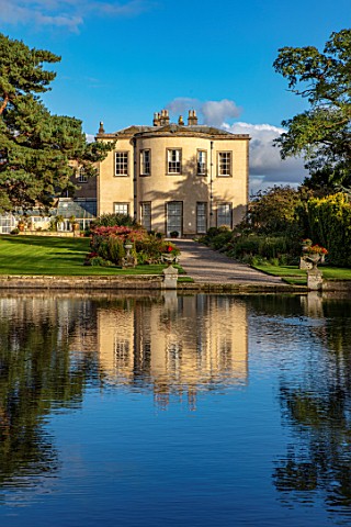 THORP_PERROW_ARBORETUM_YORKSHIRE_HOUSE_ACROSS_THE_LAKE_IN_AUTUMN_TREES_LAKES_WATER_EVENING_LIGHT_REF