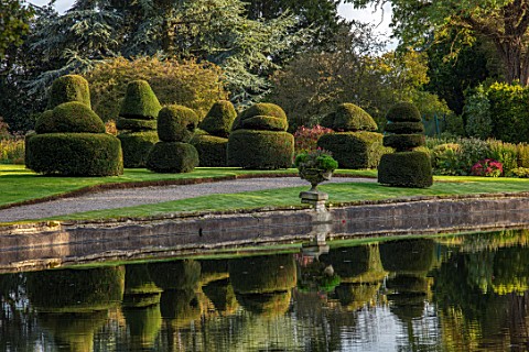 THORP_PERROW_ARBORETUM_YORKSHIRE_CLIPPED_TOPIARY_YEW_ACROSS_THE_LAKE_IN_AUTUMN_TREES_LAKES_WATER_REF