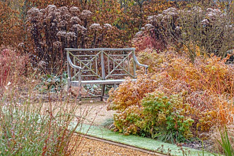 THE_OLD_RECTORY_QUINTON_NORTHAMPTONSHIRE_DESIGNER_ANOUSHKA_FEILER_GRASSES_AUTUMN_FALL_WOODEN_BENCH_S