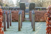 BRYANS GROUND, HEREFORDSHIRE: SQUARE OF HARE SCULPTURE, FROST, FROSTY, WINTER, JANUARY, GARDEN, ORNAMENT, FORMAL, HEDGING, HEDGES, BEECH
