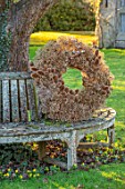 DESIGNER JACKY HOBBS - CHRISTMAS, WINTER, LAWN, TREE SEAT, BENCH, WREATH, SEED HEADS OF ALLIUMS AND TEASELS, DIPSACUS FULLONUM, BROWN, FORAGED, NATURAL, DECORATIONS