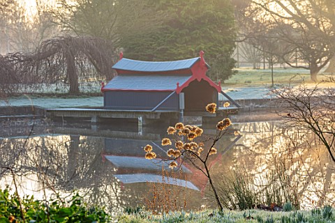 CHIPPENHAM_PARK_CAMBRIDGESHIRE_THE_RIVER_IN_WINTER_EARLY_MORNING_DAWN_SUNRISE_FROSTY_THE_BOATHOUSE_B