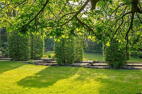 HALL_O_TH_WOOD_CHESHIRE_POOL_POND_WATER_SPRING_SHADE_SHADY_AVENUE_OF_CARPINUS_GREEN_LAWN_RILL_WATER_