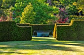 FONTHILL HOUSE GARDENS: WATER GARDEN, WILLIAM PYE WATER FEATURE, YEW HEDGES, HEDGING, SPRING, MAY, ENGLISH, COUNTRY, GARDENS