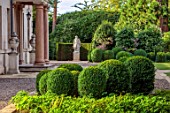 MORTON HALL, WORCESTERSHIRE: LAWN, BOX BALLS, TOPIARY, STATUES, STATUARY, BUXUS, AUGUST, SUMMER, GREEN