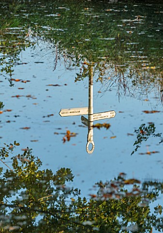 PRIORS_MARSTON_WARWICKSHIRE_POND_POOL_SEPTEMBER_EVENING_LIGHT_REFLECTED_REFLECTIONS_SIGNPOST