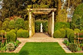 MORTON HALL GARDENS, WORCESTERSHIRE: LAWN, WOODEN PERGOLA, BOX BALLS, CLIPPED, TOPIARY, BUXUS, STATUE, FORMAL, FOCAL POINT, GREEN