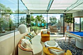 MAYFAIR PENTHOUSE GARDEN, LONDON, PLANTING ALASDAIR CAMERON: TERRACE, ROOF, SUN ROOM,HEPTACODIUM MICONIOIDES, INSIDE OUT, CONSERVATORY, TABLE, CHAIRS, ELEAGNUS TENPIN