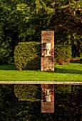 URCHFONT MANOR, WILTSHIRE: YEW HEDGING, HEDGES, FORMAL, CONTEMPORARY, WATER, POOL, POND, BLACK, DESIGNERS DEL BUONO GAZERWITZ, ELEANOR JONES, REFLECTED, REFLECTIONS, CONTAINER