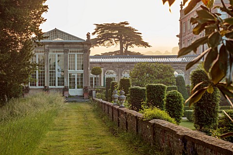 VEN_HOUSE_SOMERSET_WALL_TERRACE_YEW_TOPIARY_GRASS_PATH_ORANGERY_GARDEN_BUILDING_SUMMER_JUNE_EARLY_MO