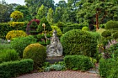 THE LASKETT GARDENS, HEREFORDSHIRE. DESIGNER ROY STRONG - THE SERPENTINE WALK - STATUE OF BRITANNIA, PATHS, CLIPPED, TOPIARY, BOX, HOLLY, ILEX, BUXUS, SUMMER, JULY